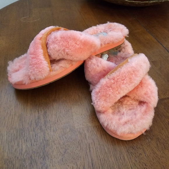 UGG Slipper size Women's 8 - Picture 2 of 5
